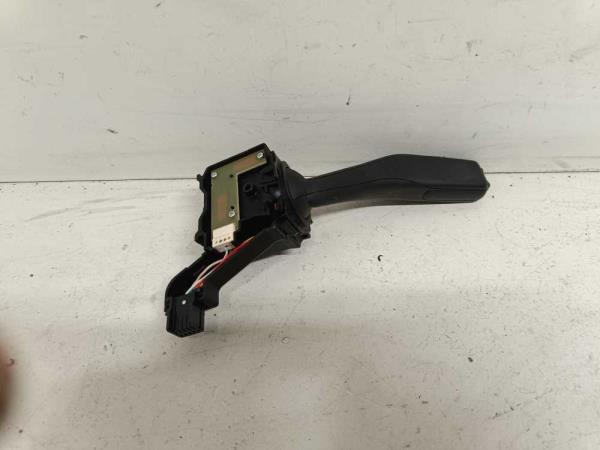 COMMODO VW GOLF 5 / JETTA ( COTE CLIGNOTEUR ) - Vue 2